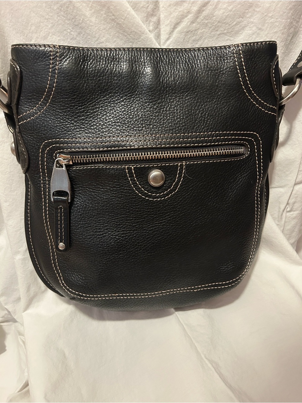 B Makowsky Vintage Leather Crossbody Bag with Contrast Stitching EUC